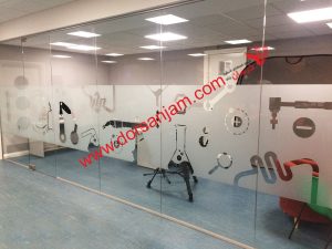 مجری پارتیشن شیشه ای